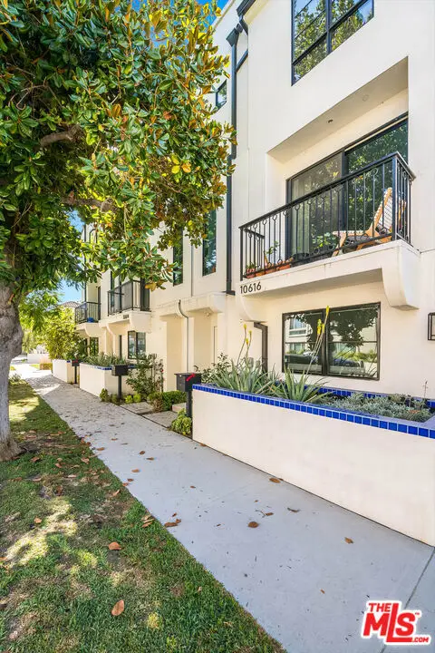 10610 W Kareen Court, North Hollywood, CA 91602 - #2