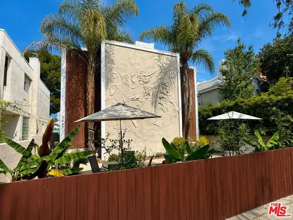 2447 Chelsea Place, Santa Monica, CA 90404