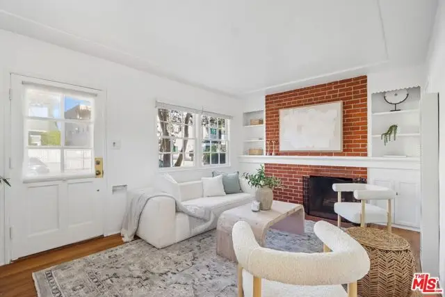 607 Granada Street, Glendale, CA 91205 - #2