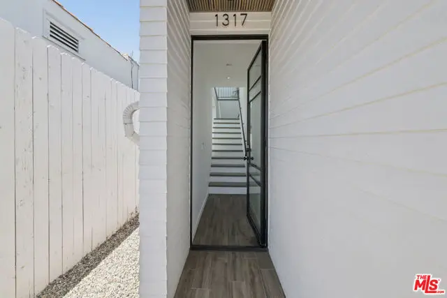 1317 Cabrillo Avenue, Venice, CA 90291 - #2