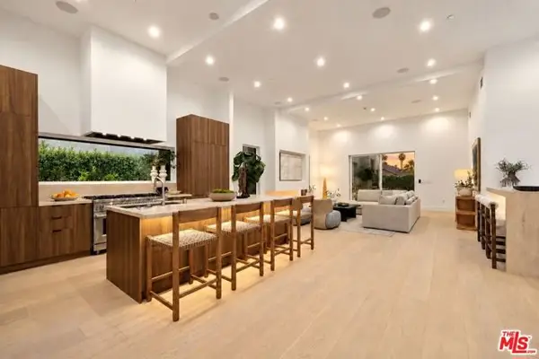 1120 S Lucerne Boulevard, Los Angeles, CA 90019