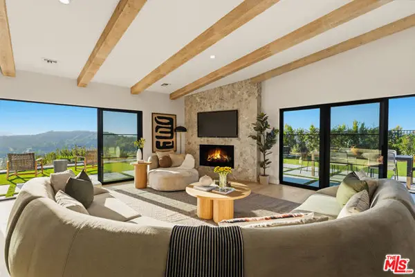 23935 Park Belmonte, Calabasas, CA 91302
