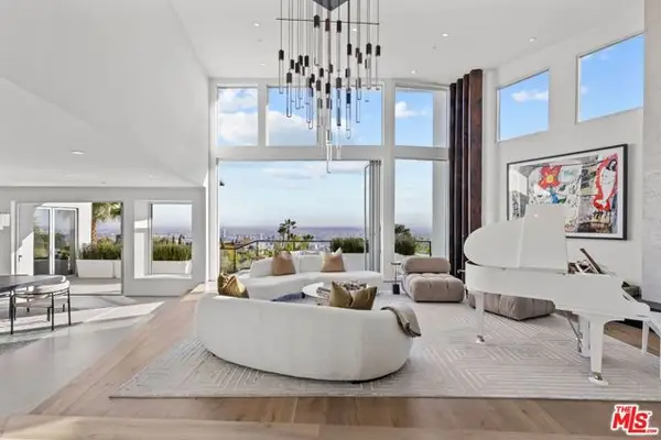 9270 Kinglet Drive, Los Angeles, CA 90069