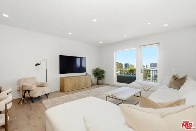 505 S Barrington Avenue #406, Los Angeles, CA 90049 - #2