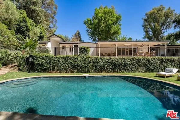 4725 Vanalden Avenue, Tarzana (los Angeles), CA 91356