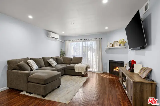 620 W Hyde Park Boulevard #103, Inglewood, CA 90302 - #3