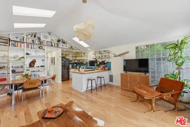 5629 Whitnall Highway, North Hollywood, CA 91601 - #2