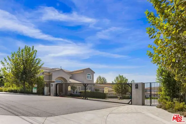 18322 Columbus Circle, Tarzana, CA 91356 - #3