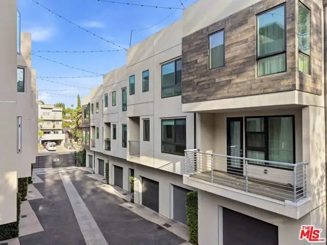 2111 N Cahuenga Boulevard #11, Los Angeles, CA 90068 - #1