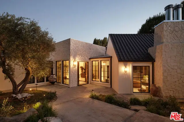 851 Strada Vecchia Road, Los Angeles, CA 90077 - #2