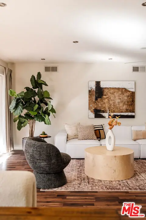 1121 N Olive Drive #210, West Hollywood, CA 90069 - #3