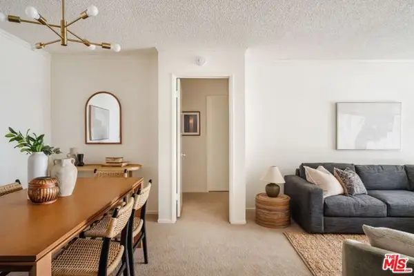 355 S Los Robles Avenue #210, Pasadena, CA 91101