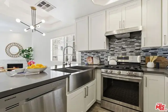 11110 Camarillo Street #122, North Hollywood, CA 91602 - #2