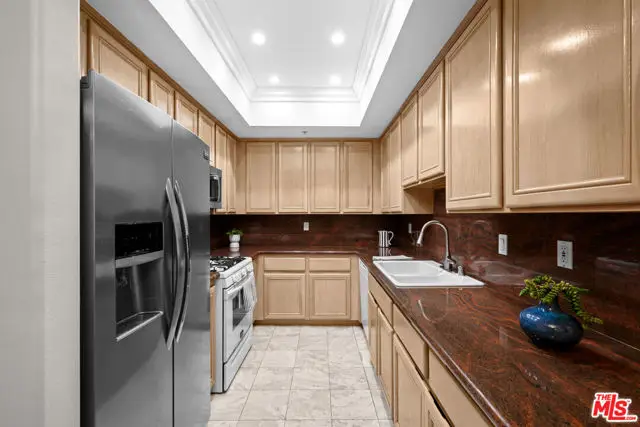 7218 Hillside Avenue #202, Los Angeles, CA 90046 - #3