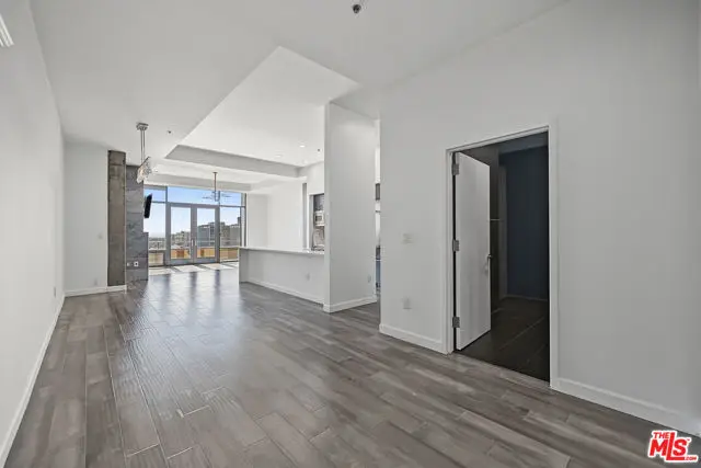 1111 S Grand Avenue #PH6, Los Angeles, CA 90015 - #2