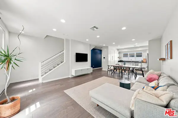 2928 Rowena Avenue #3, Los Angeles, CA 90039