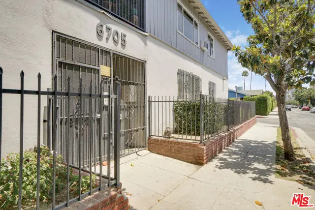 6705 De Longpre Avenue, Los Angeles, CA 90028 - #3
