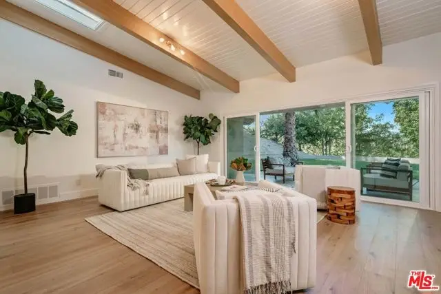 5618 Wilhelmina Avenue, Woodland Hills, CA 91367 - #3
