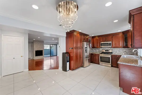 7869 Ventura Canyon Avenue #306, Panorama City (los Angeles), CA 91402