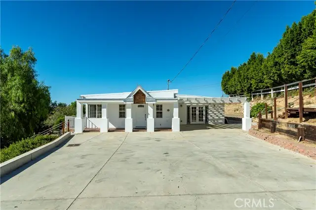 10161 Foothill Boulevard, Sylmar, CA 91342 - Image #2