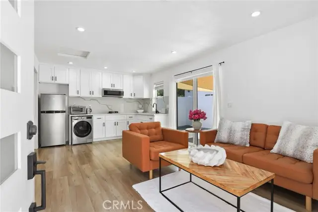 2129 N Pepper Street, Burbank, CA 91505 - Image #2