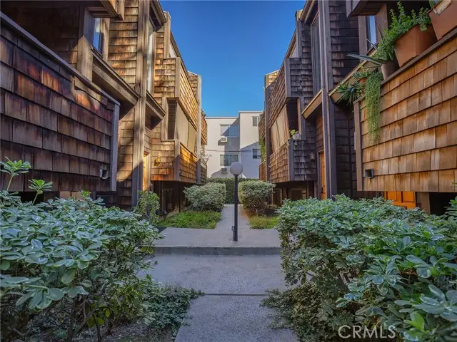 330 N 5th Street, Burbank, CA 91501 - #3