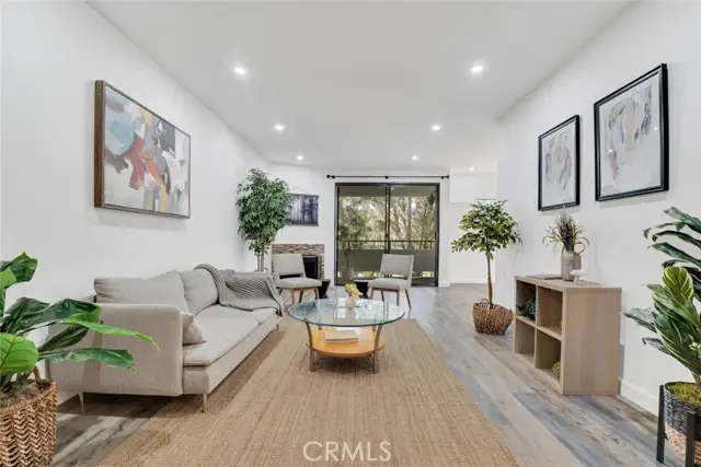 13331 Moorpark Street #206, Sherman Oaks, CA 91423 - Image #1