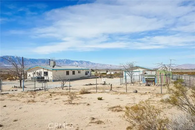 11330 Lakeview Avenue, Lucerne Valley, CA 92356 - Image #1
