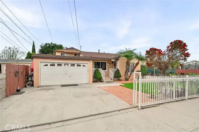 20822 Roseton Avenue, Lakewood, CA 90715 - Image #2