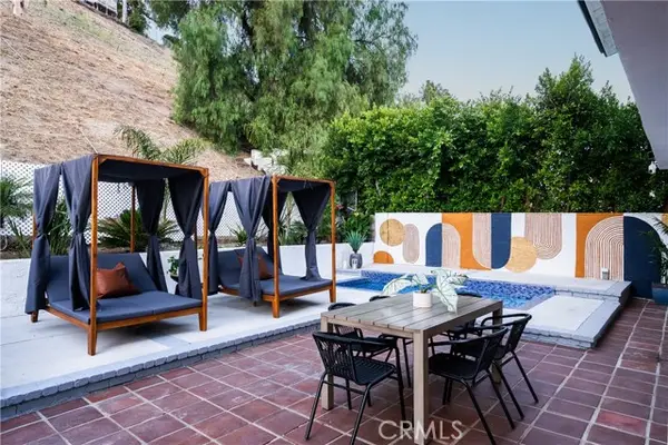 23413 Oxnard Street, Woodland Hills (los Angeles), CA 91367