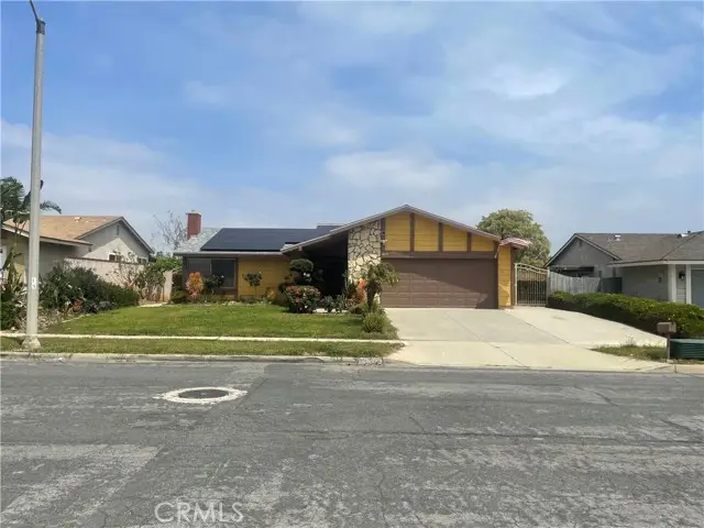 853 W Crestview Street, Corona, CA 92882 - #2