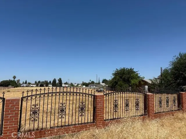 3207 N Valentine Avenue, Fresno, CA 93722 - Image #2