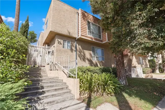 7319 Hazeltine Avenue #11, Van Nuys, CA 91405 - Image #1