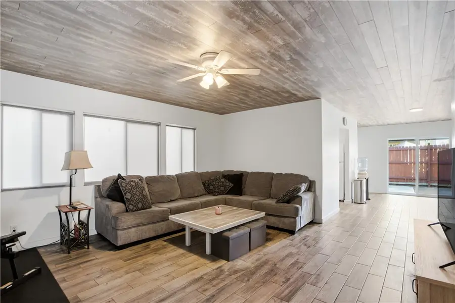 207 E Morningside Street, Long Beach, CA 90805 - Image #2