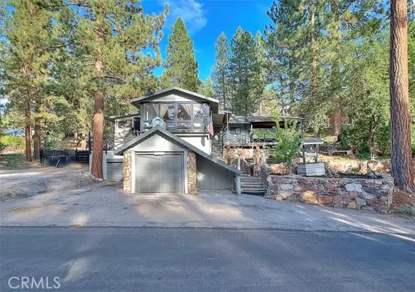 1002 Cherokee St, Fawnskin, CA 92333