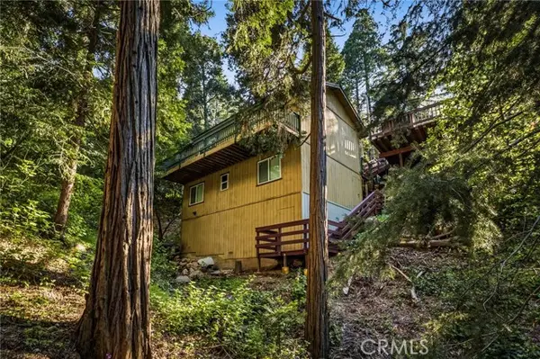 24082 Altdorf Drive, Crestline, CA 92325