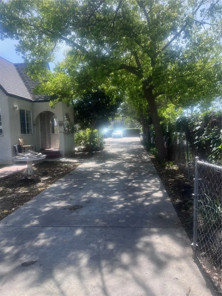 404 E Chestnut Avenue, Santa Ana, CA 92701 - Image #2