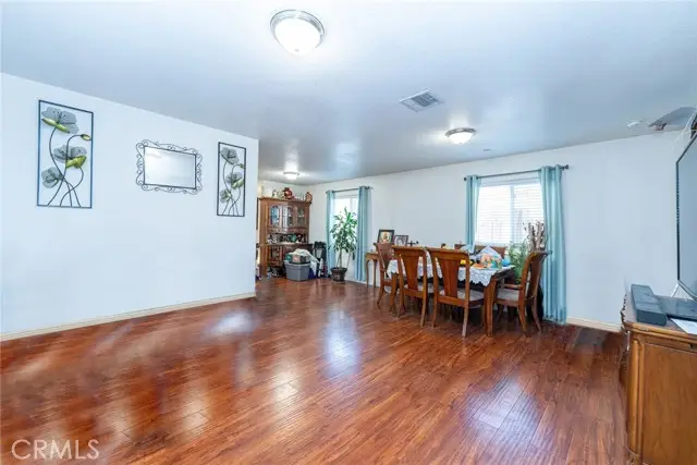 8219 Crockett Boulevard, Los Angeles, CA 90001 - Image #2