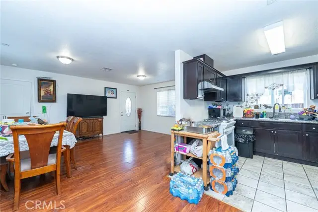 8219 Crockett Boulevard, Los Angeles, CA 90001 - Image #3