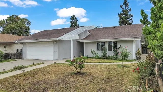 1121 Eucalyptus Lane, Pasadena, CA 91103 - Image #2