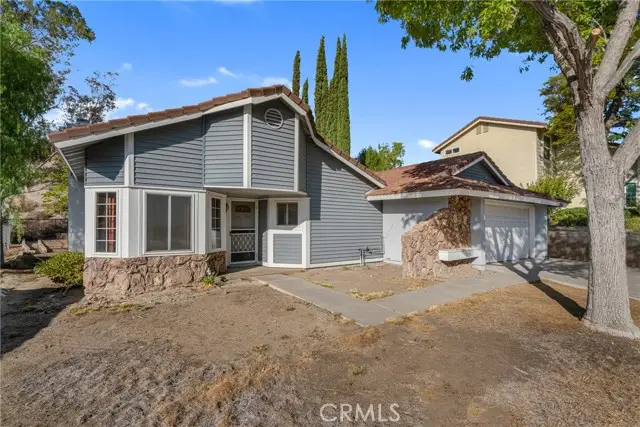28955 Lillyglen Dr, Canyon Country, CA 91387 - Image #2