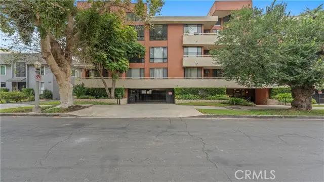 14521 Benefit St #102, Sherman Oaks, CA 91403 - Image #3