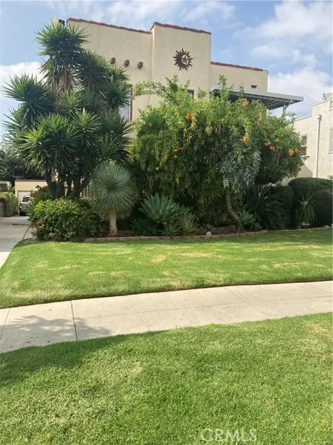 1945 S Bronson Avenue, Los Angeles, CA 90018