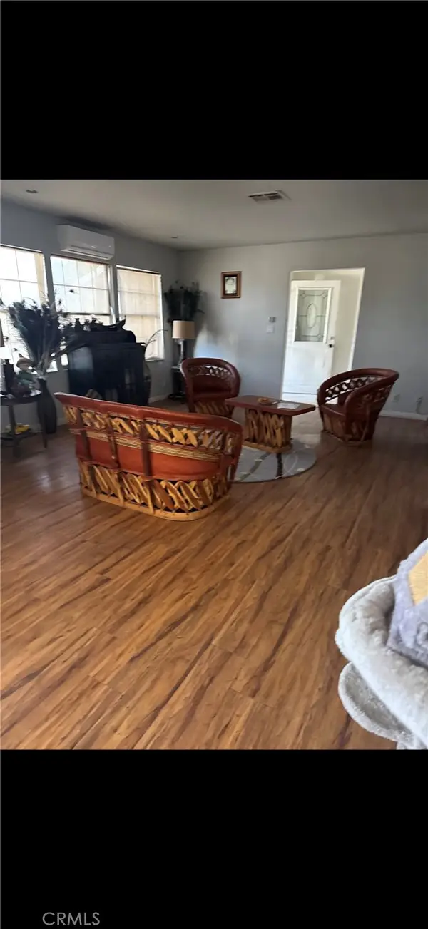 28214 Mimi Ln, Lancaster, CA 93536