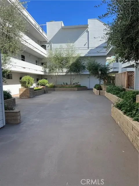 13331 Moorpark Street #110, Sherman Oaks, CA 91423 - Image #2