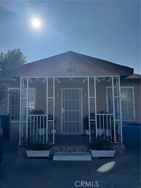 860 W 73rd St., Los Angeles, CA 90044