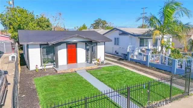 1335 W 68th, Los Angeles, CA 90044 - Image #2