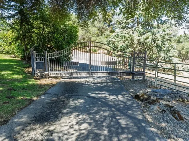 36515 Wells Road, Coarsegold, CA 93614 - Image #2
