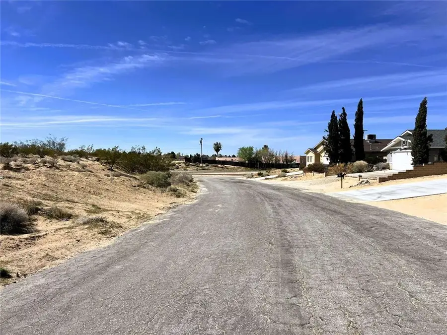 10550 N Garibaldi Drive, California City, CA 93505 - Image #2