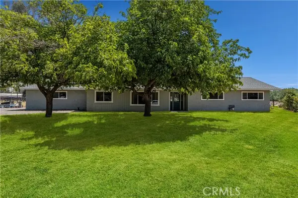 10858 N Armstrong Avenue, Clovis, CA 93619